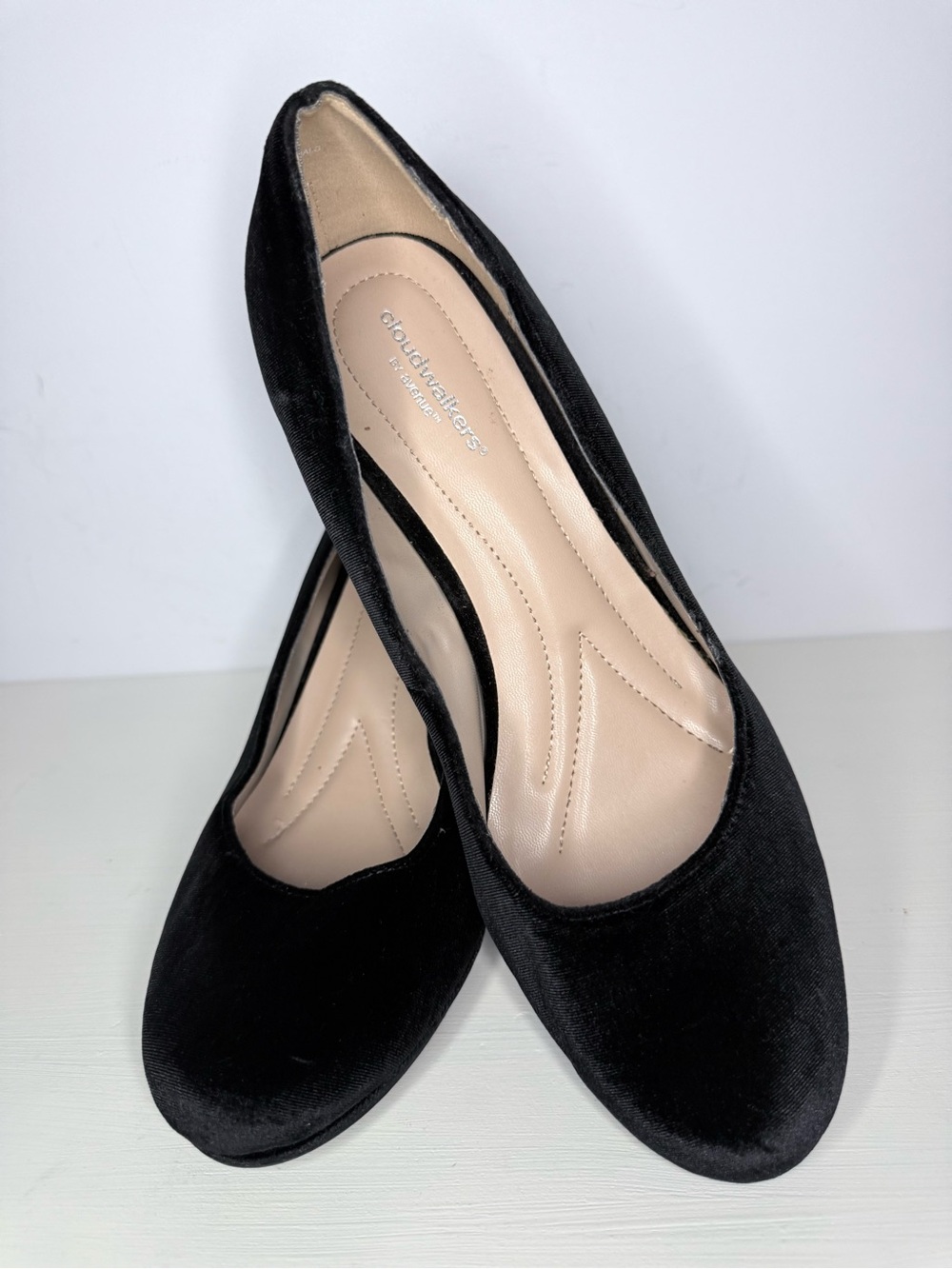 Cloud-walkers By Clark Black Velvet Round-Toe Pump Heels Size 9W